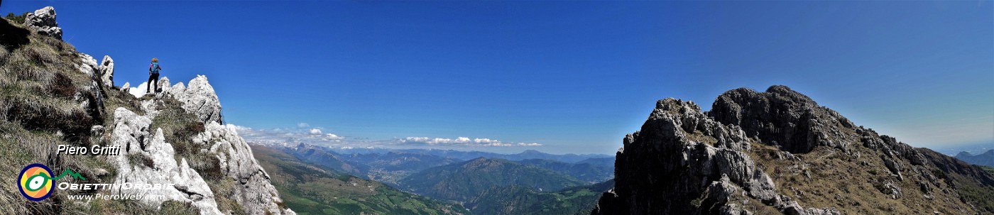 83 Monte Alben visto salendo alla Cima della Croce.jpg